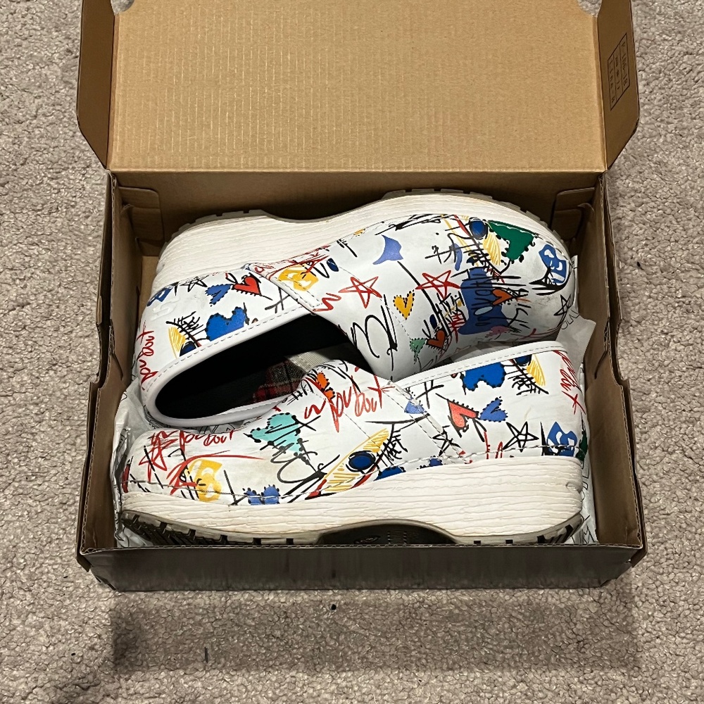 Women’s sketchers clogs